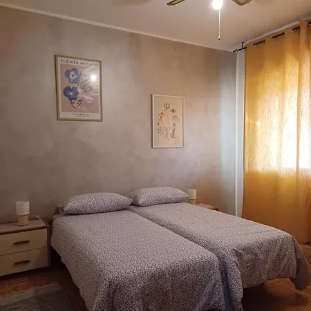 Interno 3 * Aviano